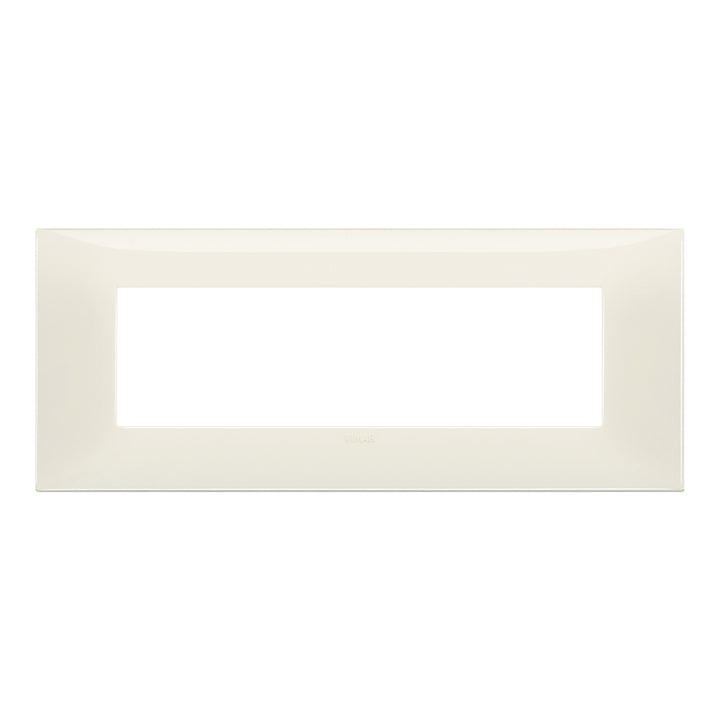 Placa Marfíl Glossy fabricada en tecnopolímero, línea NeveUp de Vimar