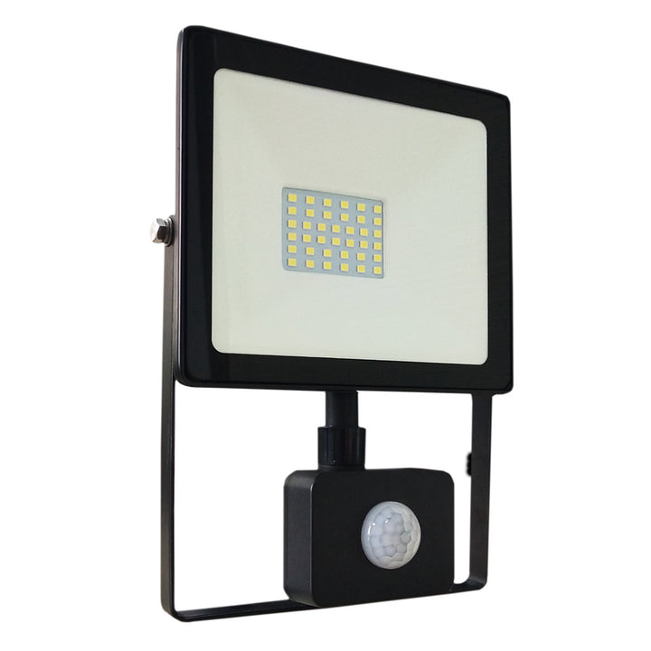 Proyector Eco Floodlight Cristal Claro con sensor PIR 30W luz fría (5000K) 120V de Luceco