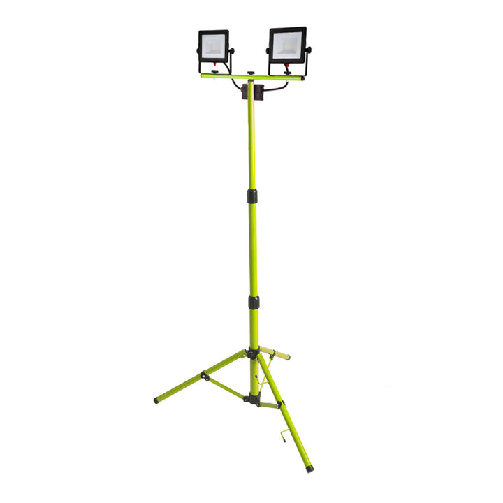 Luminario de trabajo ECO Worklight con tripíe ajustable hasta 1.71m 2 x 50W, 2 x 4,000lm 127V luz fría (5000K) de Luceco