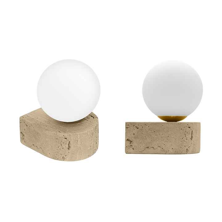 Luminario arbotante Pentelic con esfera de cristal difuso con base G9 (no incluido), acabado travertino beige con detalles latonados de iLumileds