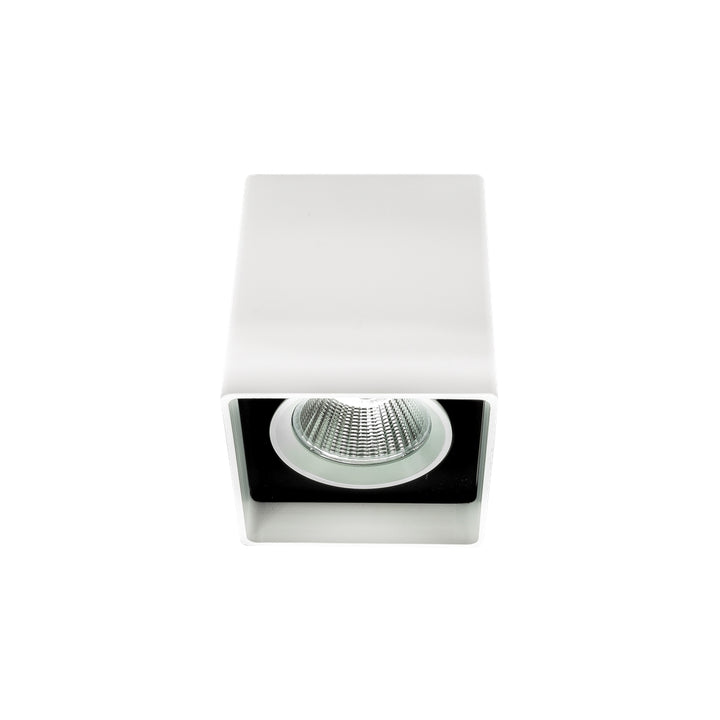 Downlight cubico de sobreponer VITO 12W 35° CRI>90 opción de acabado blanco o negro y color de luz neutro cálido o neutro de AURO Lighting