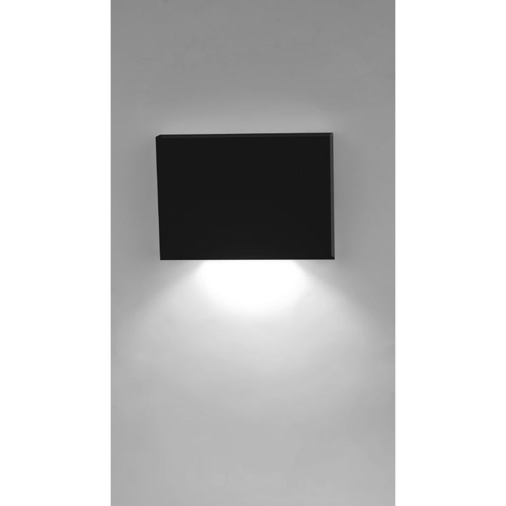 Luminario de cortesía rectangular 7x5cm para sobreponer en muro 1W iLumileds