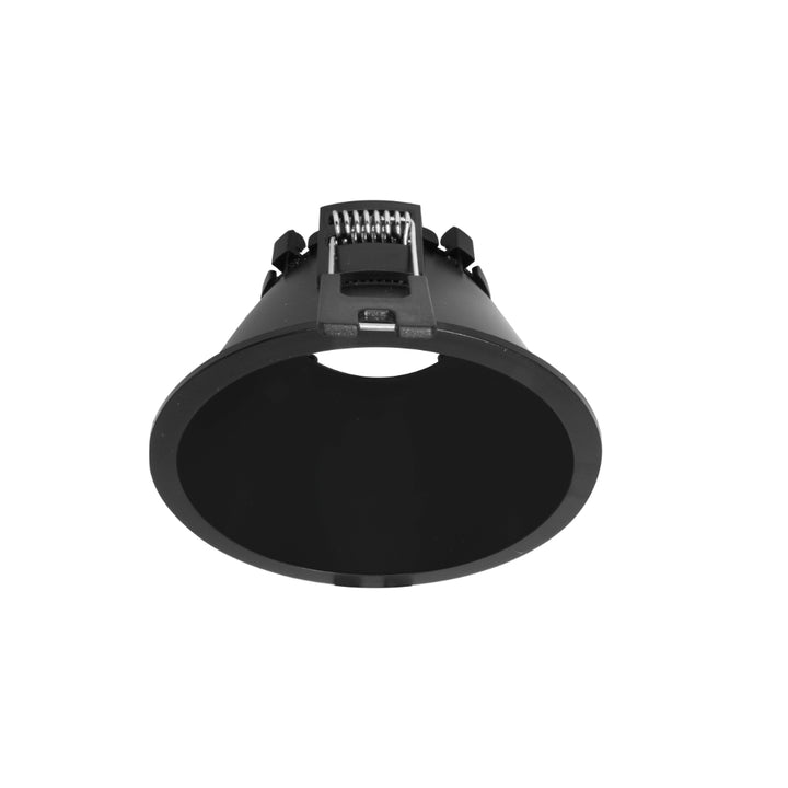 Downlight de policarbonato tipo bafle redondo de bajo deslumbramiento iLumileds, acabado negro, vista en perspectiva
