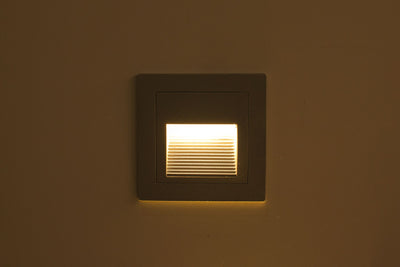 Luminario de aluminio para empotrar en muro 2W Color de luz Neutro Cálido (3000K), incluye housing de iLumileds