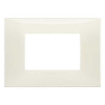 Placa Marfíl Glossy fabricada en tecnopolímero, línea NeveUp de Vimar
