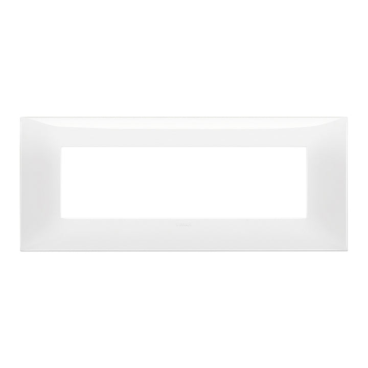 Placa Blanco Glossy (Total Look) fabricada en tecnopolímer, línea NeveUp de Vimar