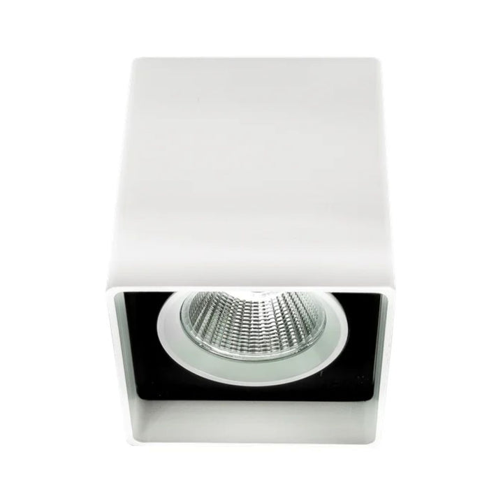 Downlight cubico de sobreponer VITO 12W 35° CRI>90 opción de acabado blanco o negro y color de luz neutro cálido o neutro de AURO Lighting