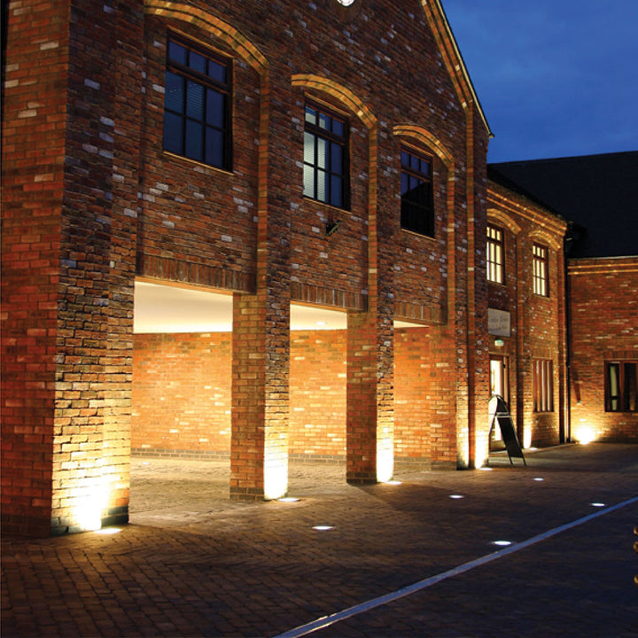 Luminario Buried Uplight 12W color de luz neutra (4000K), 25° 120-277V haz direccionable +/-30° de Luceco