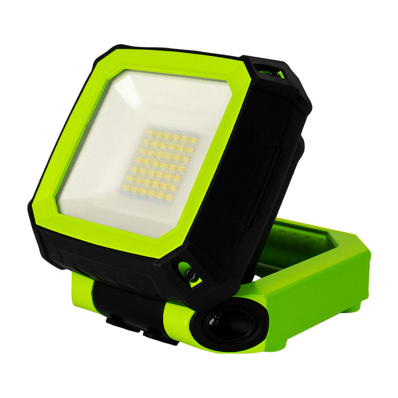 Lámpara de trabajo Recargable USB Worklight 7.5W, 750/350lm, luz fría, acabado negro con verde lima, dura 7 hrs al 100% con Base Magnetica de Luceco