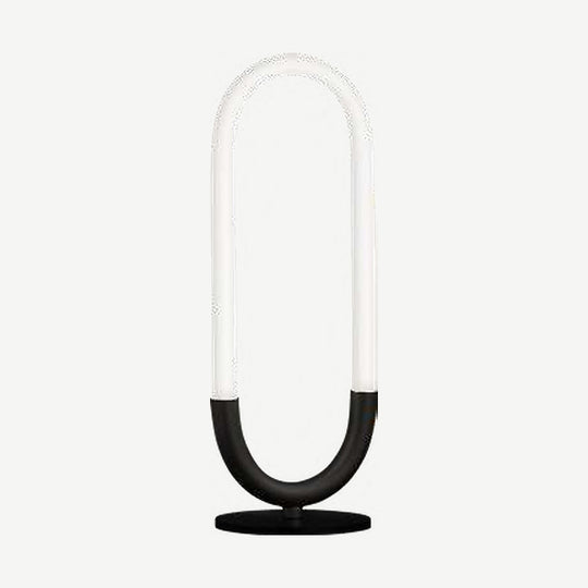 Lámpara de mesa CLIP 25W, luz cálida 3000°K, 127V de Quor Lighting - Negro y oro
