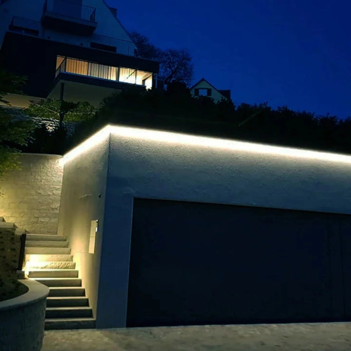 Tira LED exterior 7.2W/m rollo 25m opción color de luz cálida o fría 110-130V IP65 atenuable de ICON