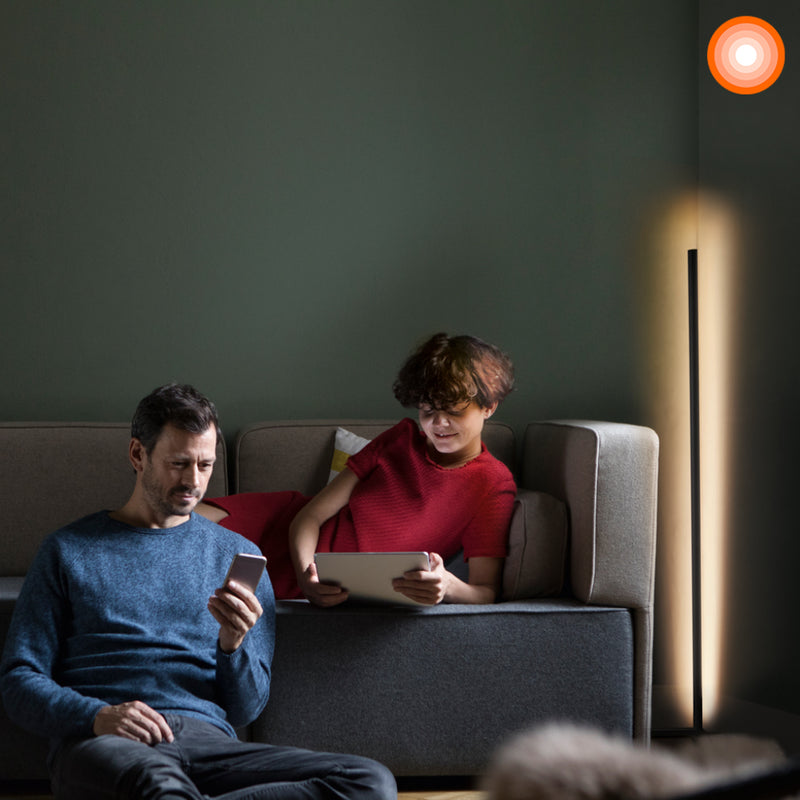 Luminario de piso Floor Corner Smart+ Wifi 14W (1.40m altura) RGB + Luz Cálida + Luz Fría controla con App, Alexa y Google Home de Ledvance controla con Alexa y Google Home de Ledvance