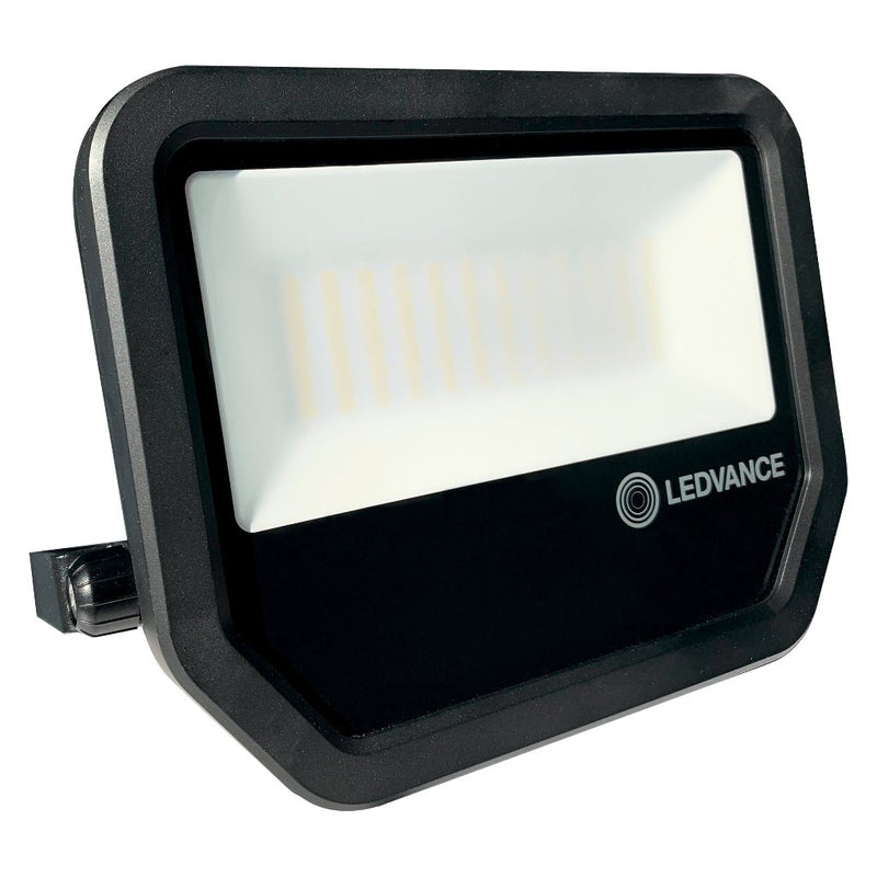 Reflector Exterior LED 50W Floodlight Performance opción de acabado negro o blanco y color de luz neutro cálido o neutro frío de Ledvance