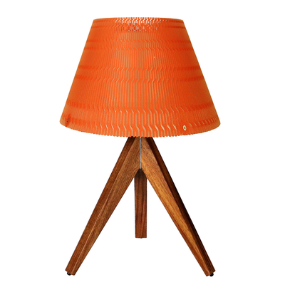 Lámpara de mesa fabricada en acrílico troquelado con pantalla cónica (opción colores) y madera semipreciosa ACMECON35 de Kookay