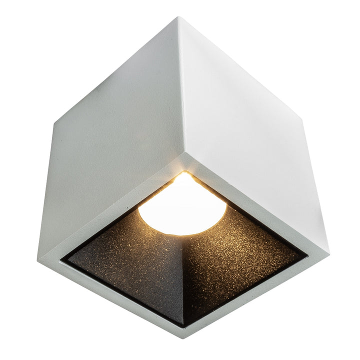 Downlight cubico de sobreponer AGNI 18W 35° 3000K CRI>90 opción de acabado blanco o negro de AURO Lighting