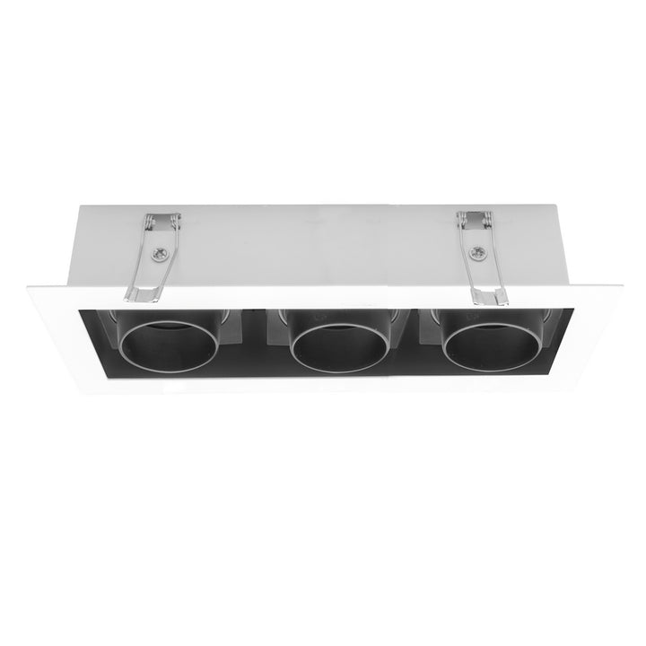 Downlight triple cabezal con bafle cónico marco blanco mate / interior negro para lámparas MR16, incluye conector GU5.3 de iLumileds