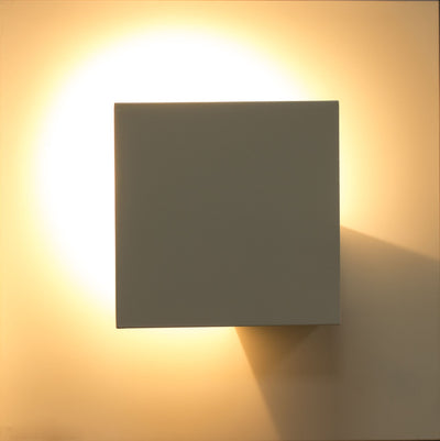 Luminario cuadrado con detalle de sombra para muro 7W luz cálida de iLumileds
